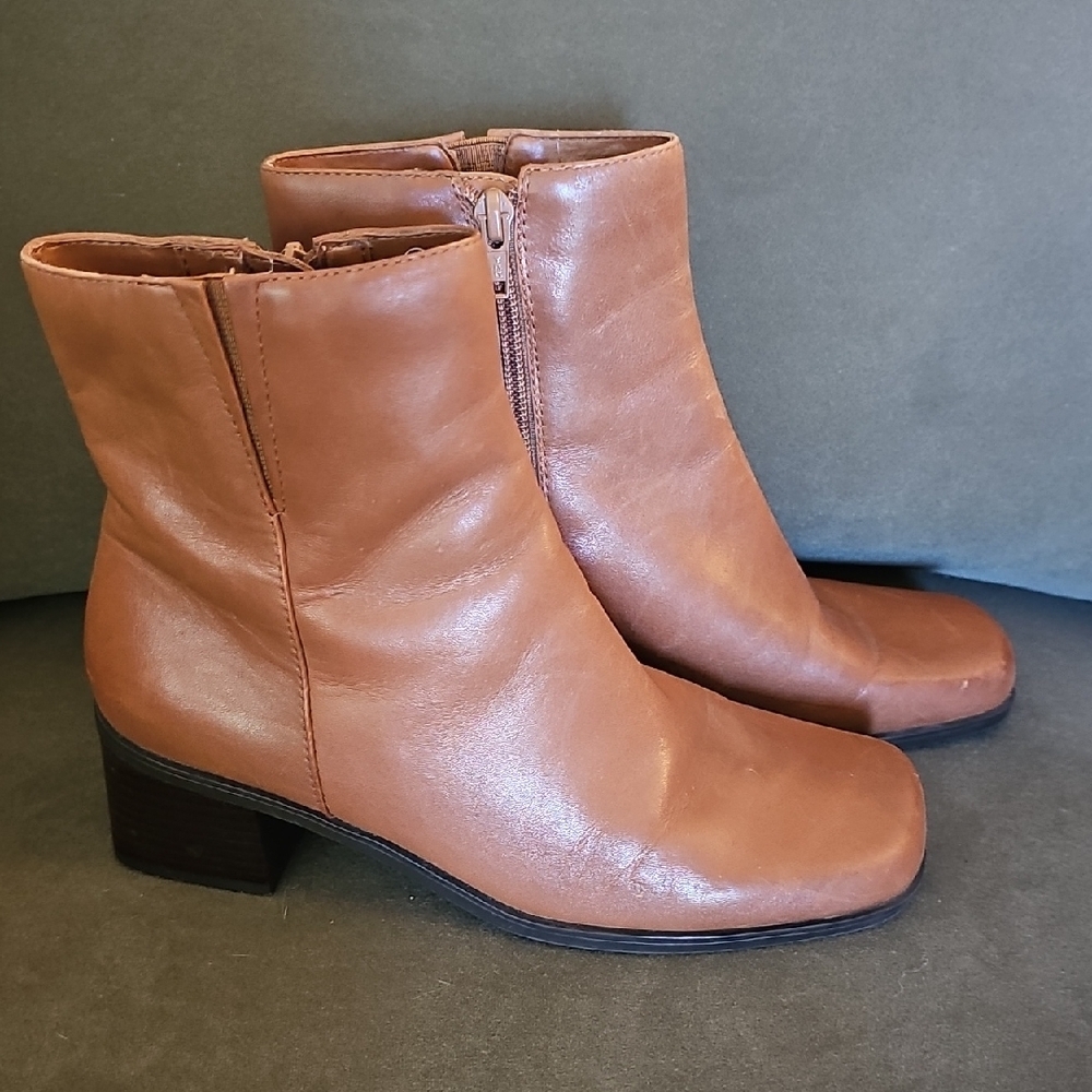 MADELINE STUART Forward Ankle Boots Size 6.5 Tan